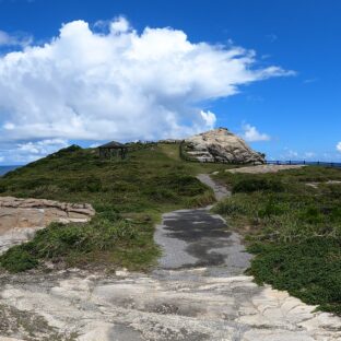 【阿波連園地展望台】南部の小さな島「ウン島」を眺める【渡嘉敷島】