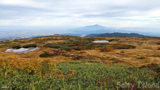振り返ると見える弥陀ヶ原と鳥海山