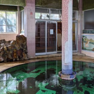 【瀬見温泉喜至楼】山形県に現存する最古の旅館建築とローマ式千人風呂【山形県最上郡最上町】